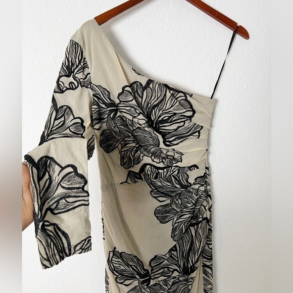 Dress the Population One Shoulder Floral Midi Dress - Picture 3 of 11